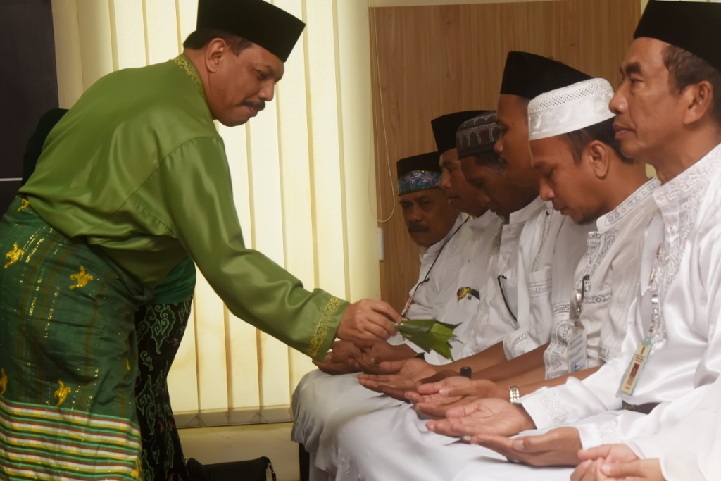 Sekda Lepaskan 38 orang CJH Lingkungan Pemerintahan Inhil